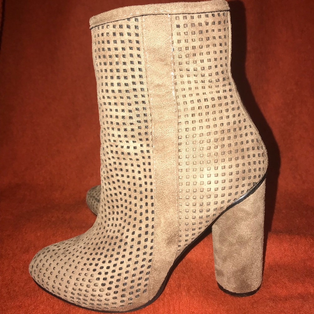 Tan booties👢